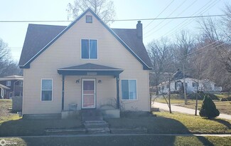 590 W 3rd St, Dallas City, IL 62330
