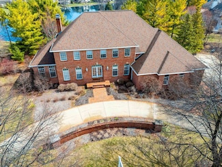2532 Huntington Way S, Suamico, WI 54173