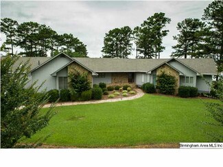 290 River Oaks Cir, Cropwell, AL 35054