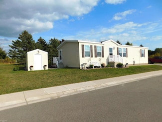 57574 Sawyer Ct, Lenox, MI 48048