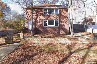 10 Spruce St, Wyandanch, NY 11798