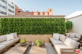 261 S Reeves Dr Unit 104, Beverly Hills, CA 90212
