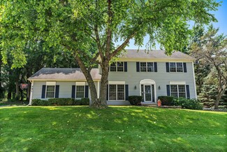 701 Surrey Ln, Sleepy Hollow, IL 60118