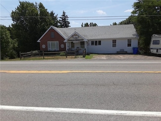 11758 Ridge Rd, Medina, NY 14103