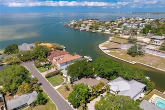 5009 W Spring Lake Dr, Tampa, FL 33629