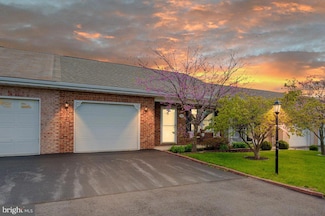 349 Winding Oak Dr, Hagerstown, MD 21740