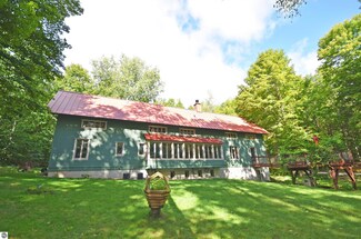 3287 W Darwin Rd, Maple City, MI 49664