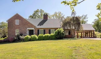 830 River Bluff Dr, Sheffield, AL 35660