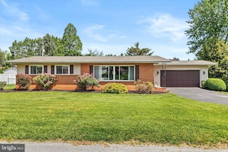 3251 Lynwood Ln, York, PA 17402