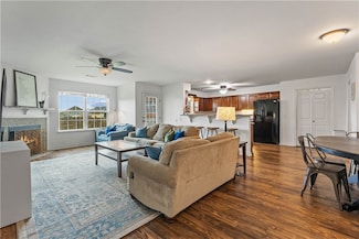 1461 General Parson Dr, Prairie Grove, AR 72753