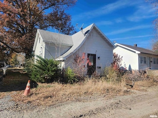 113 N Hickory St, Du Quoin, IL 62832
