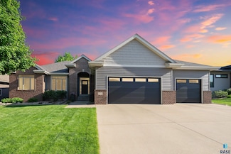 8709 E Palametto St, Sioux Falls, SD 57110