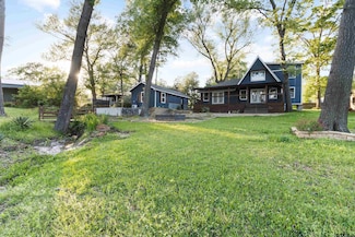 21581 Waterwood Dr, Chandler, TX 75758