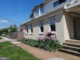 8005 Large St, Philadelphia, PA 19152