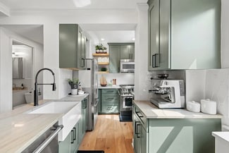 233 E 69th St Unit 11B, New York, NY 10021