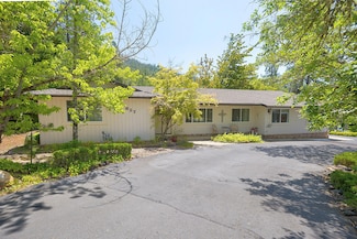 627 Carriage Rd, Grants Pass, OR 97526