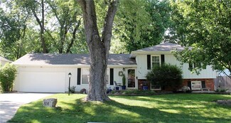 804 N Apache Dr, Independence, MO 64056