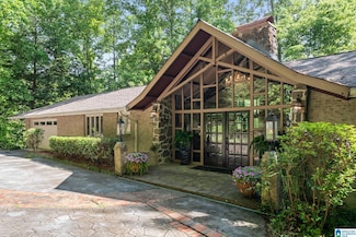 2735 Smyer Rd, Vestavia, AL 35216