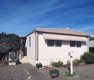 2208 Royal Dr, Fortuna, CA 95540