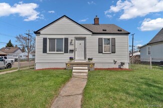 17405 Tennyson St, Roseville, MI 48066