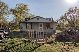 49 Bennett Rd, Iberia, MO 65486