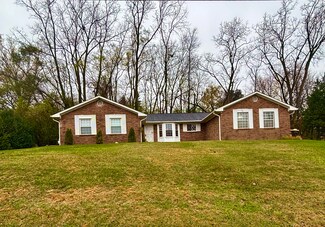 4976 Broomfield Ln, West Bloomfield, MI 48322