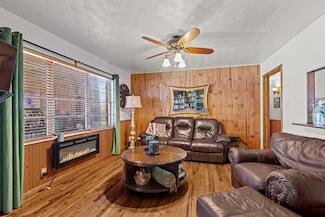 1008 Rosebud Dr, Azle, TX 76020