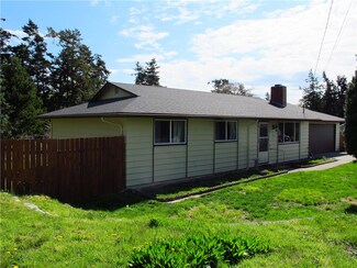 910 Burroughs Ave, Oak Harbor, WA 98277