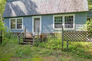 35 Lawrence Rd, Weare, NH 03281