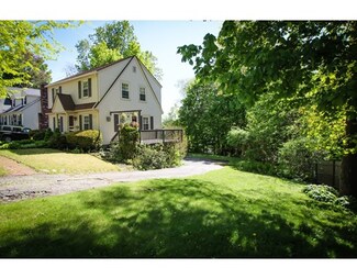 7 Ellestuen Rd, Worcester, MA 01606
