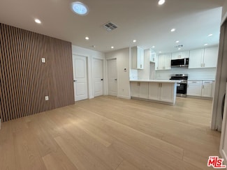 5759 Lemp Ave, North Hollywood, CA 91601