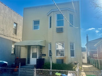 2151 48th St, Astoria, NY 11105