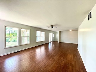 601 S Parrott Dr, Huntsville, AR 72740