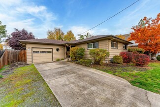 744 NE Savage St, Grants Pass, OR 97526