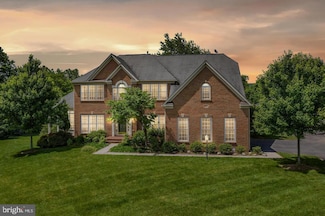 17301 Roundmont Place, Round Hill, VA 20141