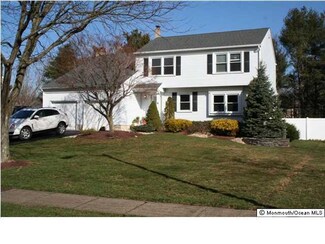 6 Castleton Ct, Manalapan, NJ 07726