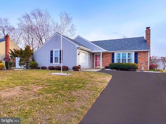 628 S Queen Anne Dr, Fairless Hills, PA 19030