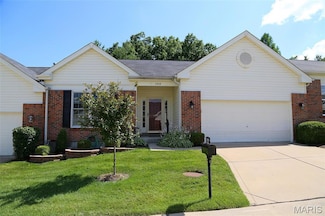 1414 Villas Estates Dr, Fenton, MO 63026