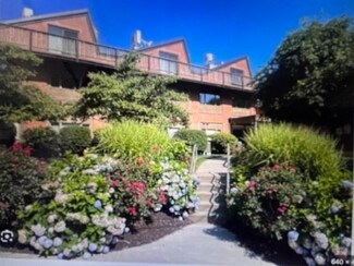 267 Locust St Unit 2G, Northampton, MA 01062