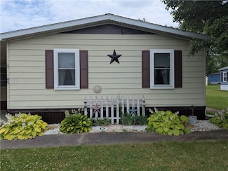 89 Lakewood Village, Medina, NY 14103