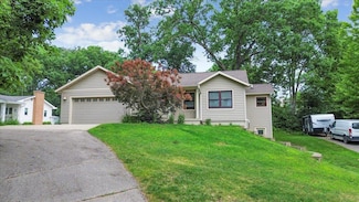 3124 Rainbow Dr, Cedar Falls, IA 50613