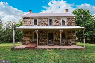 380 E Dark Hollow Rd, Pipersville, PA 18947