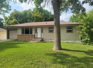 2012 Hoffman Rd, Mankato, MN 56001