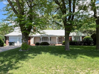 2104 Crescent Dr, Dodge City, KS 67801