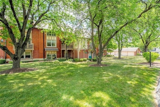 537 Colebrook Dr Unit D, Saint Louis, MO 63119