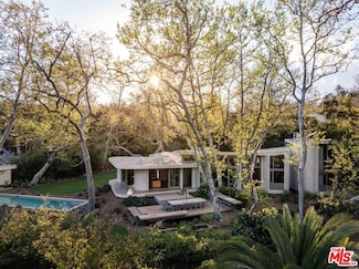 800 Brooktree Rd, Pacific Palisades, CA 90272