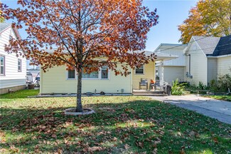 422 S 6th St, Sullivan, IL 61951