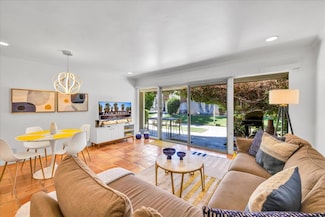 1881 S Araby Dr, Palm Springs, CA 92264