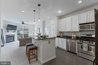 2665 Prosperity Ave Unit 414, Fairfax, VA 22031