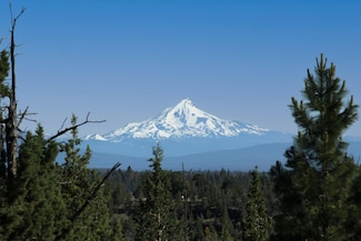 3399 NW Greenleaf Way, Bend, OR 97701